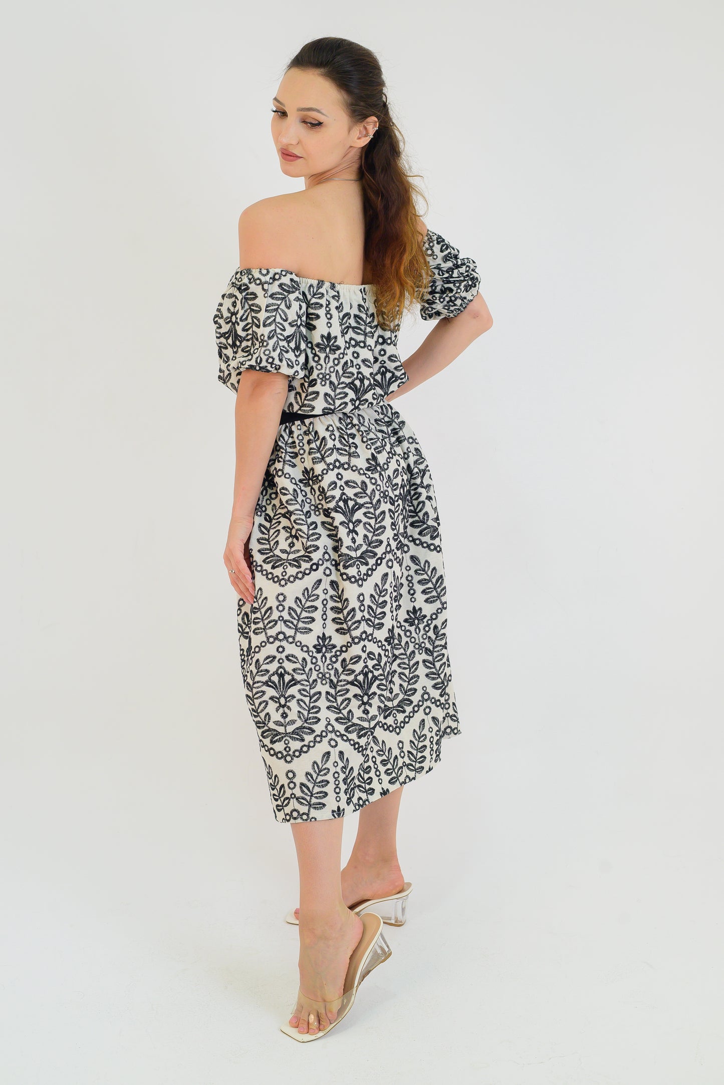 Embroidered Linen Set