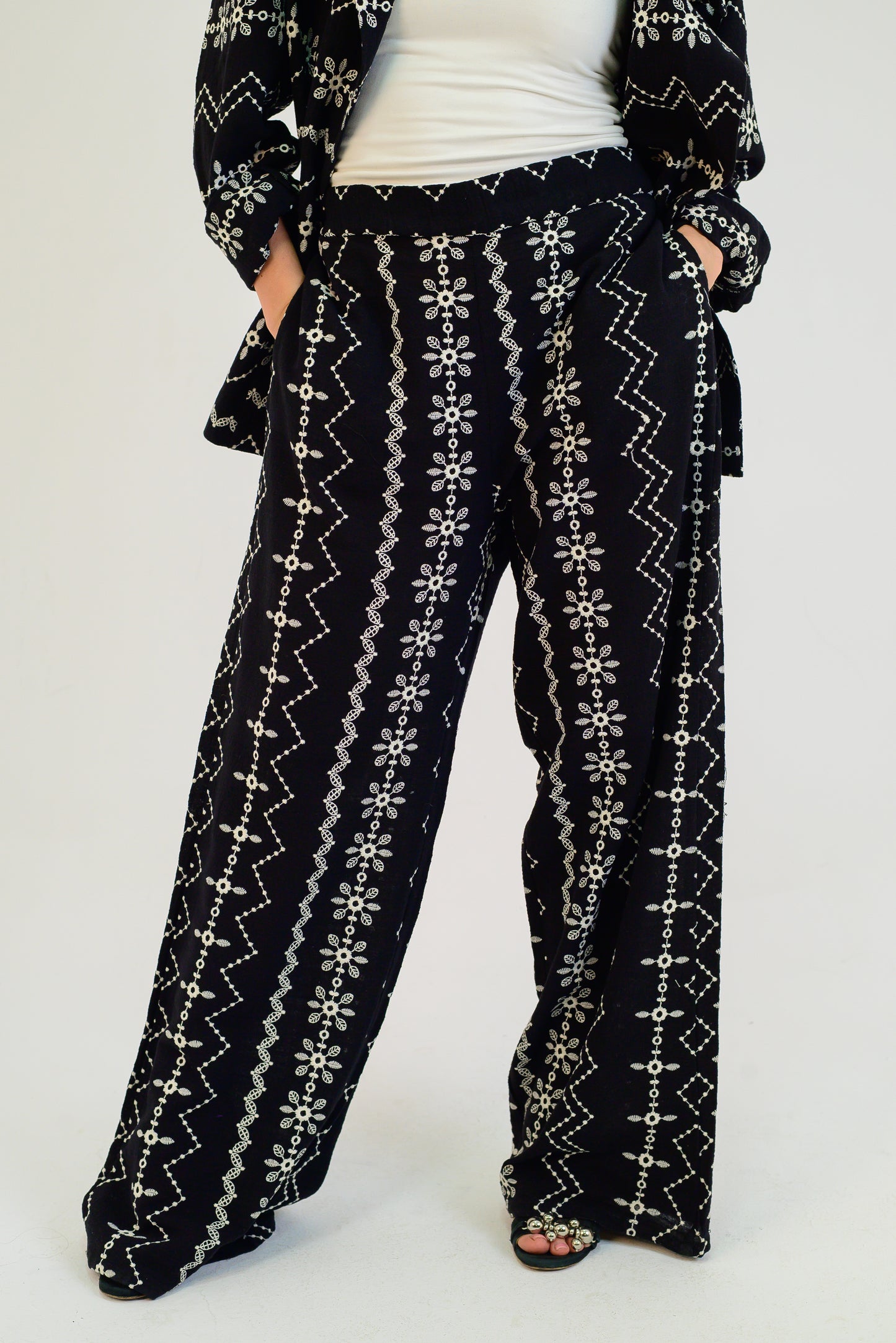 Classic Contrast Set